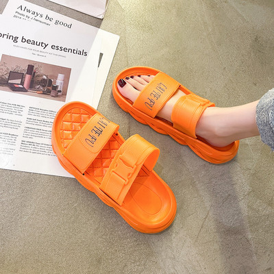 Sieviešu ikdienas čības ar uzrakstu