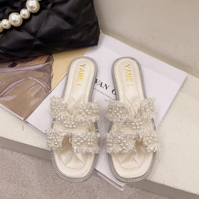 Κομψές γυναικείες παντόφλες με διακοσμητικές πέρλες