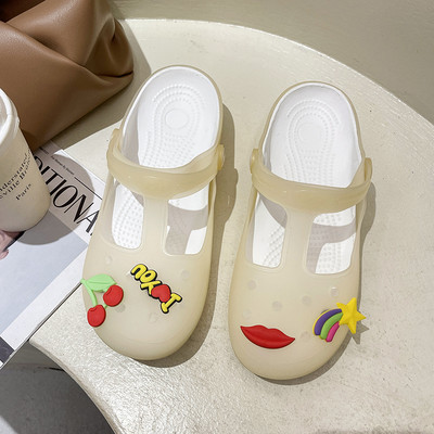 Γυναικείες κλειστές παντόφλες με εφαρμογή 3D