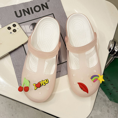 Γυναικείες κλειστές παντόφλες με εφαρμογή 3D