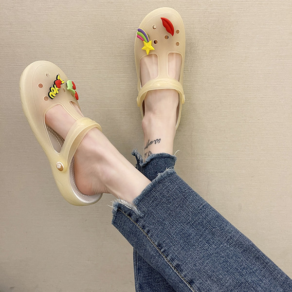 Γυναικείες κλειστές παντόφλες με εφαρμογή 3D