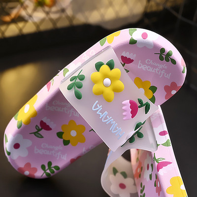 Ikdienas sieviešu čības ar plakanu zoli - divi modeļi