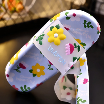 Ikdienas sieviešu čības ar plakanu zoli - divi modeļi