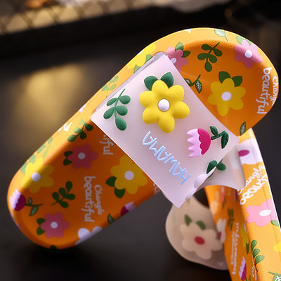 Ikdienas sieviešu čības ar plakanu zoli - divi modeļi