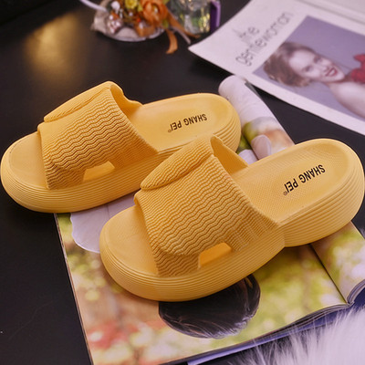 Ikdienas sieviešu čības ar plakanu zoli - divi modeļi