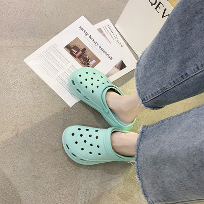 Γυναικεία παπούτσια κατάλληλες για την παραλία