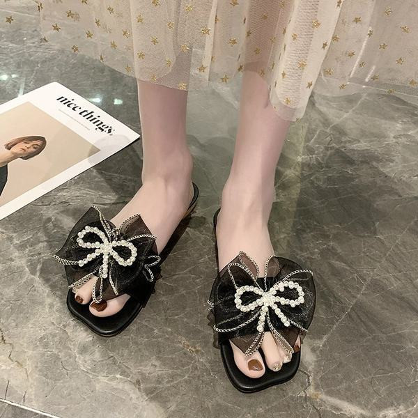 Stilīgas sieviešu čības ar lentīti un akmentiņiem