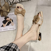 Aktuālās sieviešu čības ar papēdi un lentīti