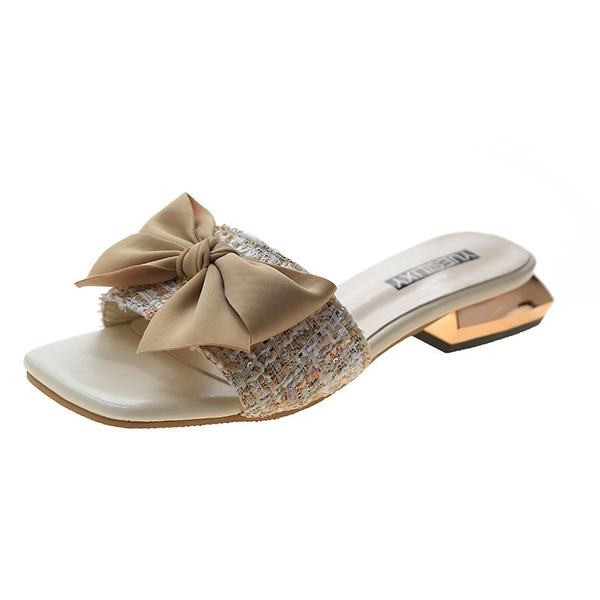 Aktuālās sieviešu čības ar papēdi un lentīti