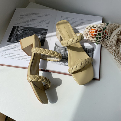 Κομψές γυναικείες παντόφλες με τακούνι κλασικό μοντέλο