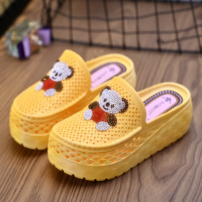 Ikdienas čības ar spīdīgu rotājumu