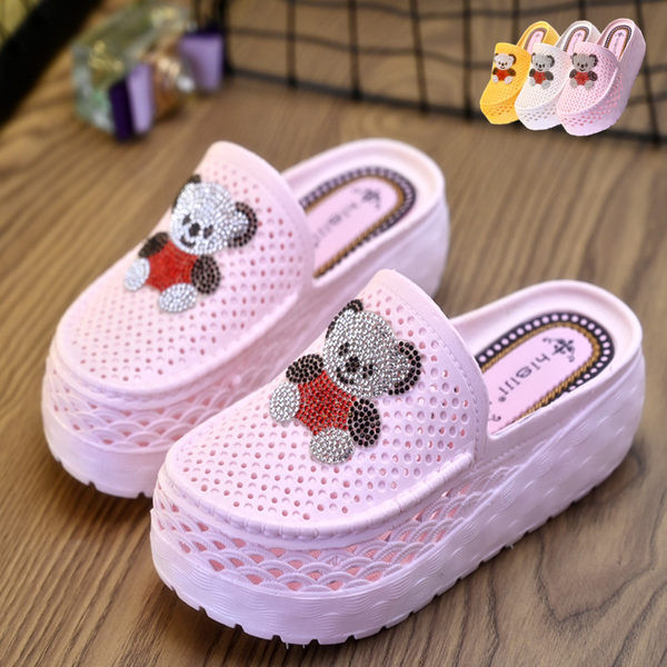 Ikdienas čības ar spīdīgu rotājumu