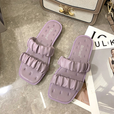 Ikdienas sieviešu čības vienkāršs modelis ar plakanu zoli