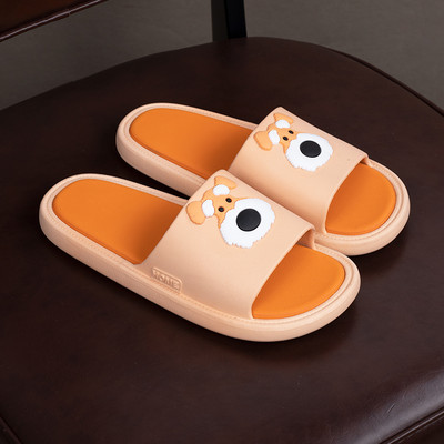 Gumijas čības ar suņu aplikāciju