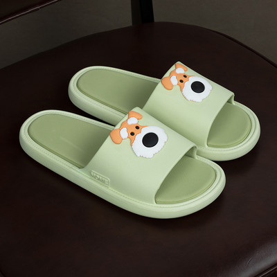 Gumijas čības ar suņu aplikāciju