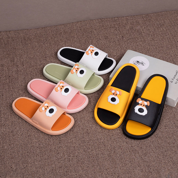 Gumijas čības ar suņu aplikāciju