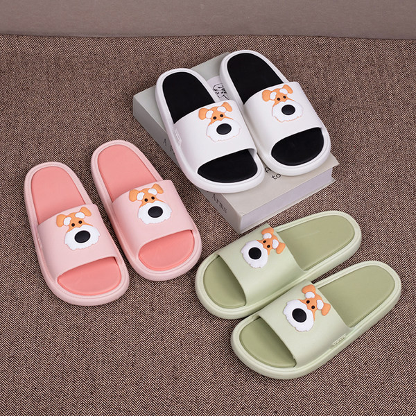 Gumijas čības ar suņu aplikāciju