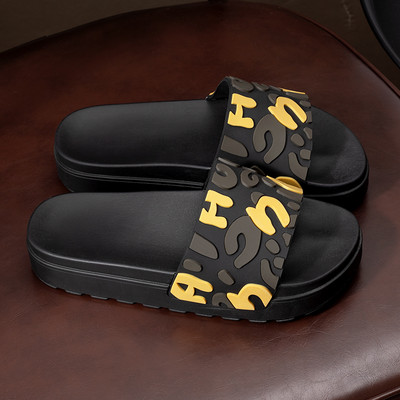 Γυναικείες παντόφλες με λουράκι από καουτσούκ