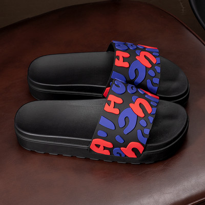 Γυναικείες παντόφλες με λουράκι από καουτσούκ