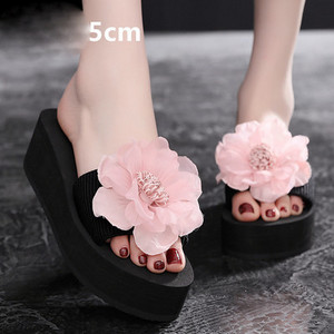 Jauns sieviešu čību modelis ar 3D elementu - vairākās krāsās