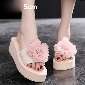 Jauns sieviešu čību modelis ar 3D elementu - vairākās krāsās