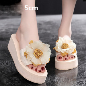 Jauns sieviešu čību modelis ar 3D elementu - vairākās krāsās