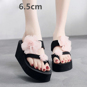 Modernas sieviešu čības ar 3D elementu - vairāku augstumu