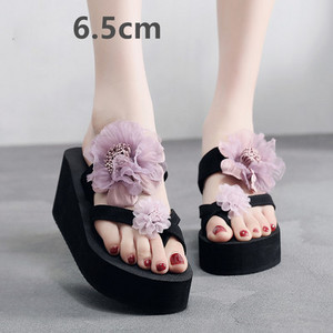 Modernas sieviešu čības ar 3D elementu - vairāku augstumu