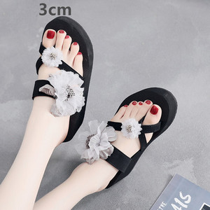 Modernas sieviešu čības ar 3D elementu - vairāku augstumu