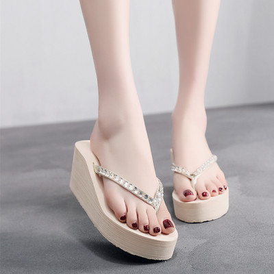 Γυναικείες παντόφλες  σε ψηλή πλατφόρμα, διακοσμημένη με πέτρες