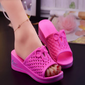 Ikdienas čības ar platformu un lenti