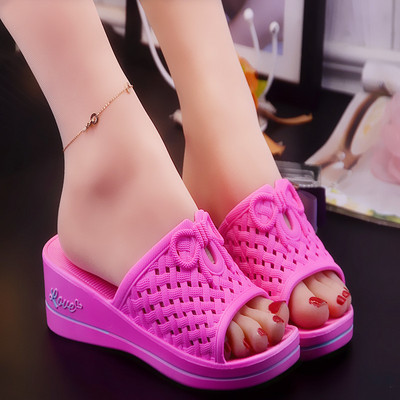 Ikdienas čības ar platformu un lenti