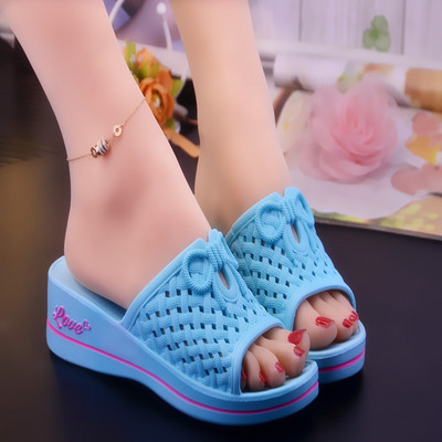 Ikdienas čības ar platformu un lenti