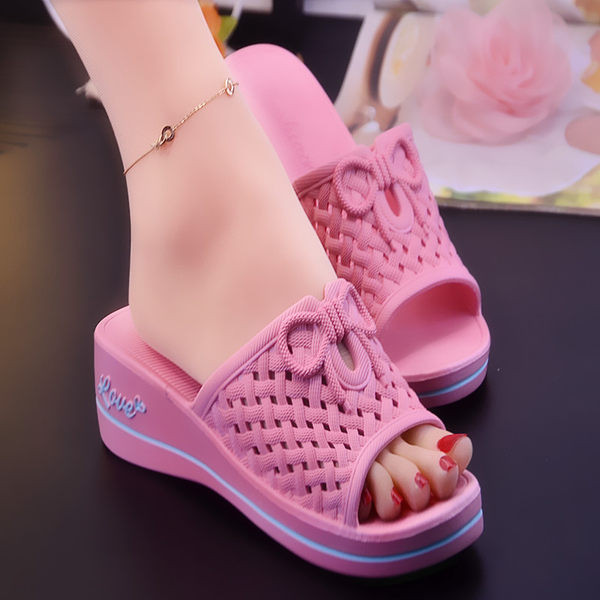 Ikdienas čības ar platformu un lenti