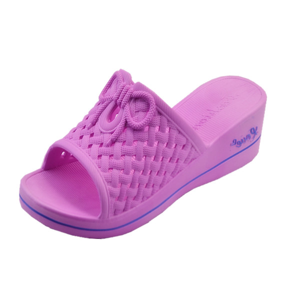 Ikdienas čības ar platformu un lenti