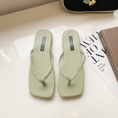 Sieviešu kvadrātveida čības starp pirkstiem ar ādas siksniņu