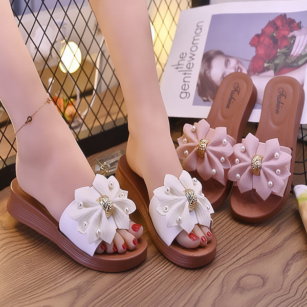 Modernas čības ar 3D ziediem un pērlēm