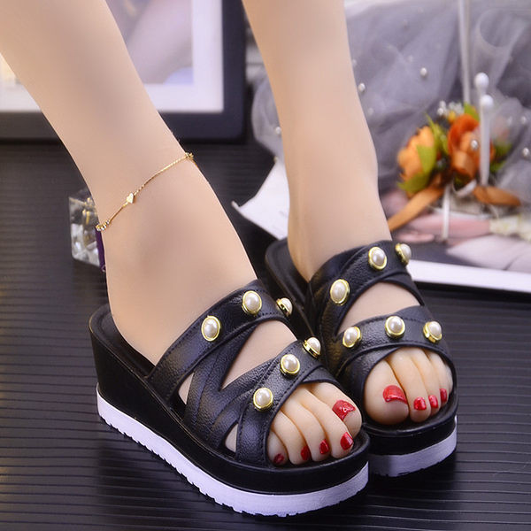 Sieviešu mākslīgās ādas čības ar pērlēm