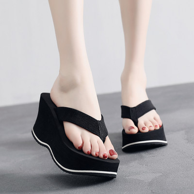 Γυναικείες παντόφλες σε ψηλή πλατφόρμα