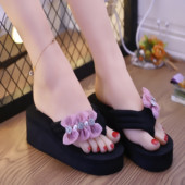 Modernas sieviešu platformas čības - divi modeļi