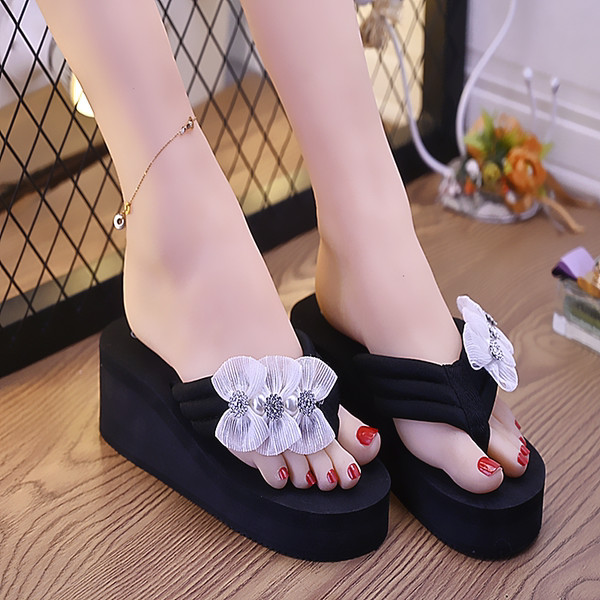 Modernas sieviešu platformas čības - divi modeļi