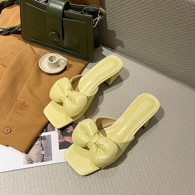 Κομψές γυναικείες ψηλοτάκουνες παντόφλες με κορδέλα