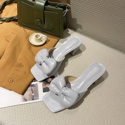 Κομψές γυναικείες ψηλοτάκουνες παντόφλες με κορδέλα