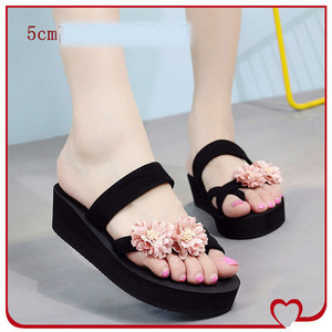 Jauns sieviešu čību modelis ar 3D ziedu elementu - melnā krāsā