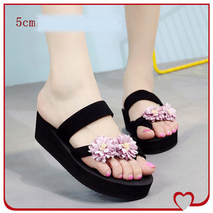 Jauns sieviešu čību modelis ar 3D ziedu elementu - melnā krāsā