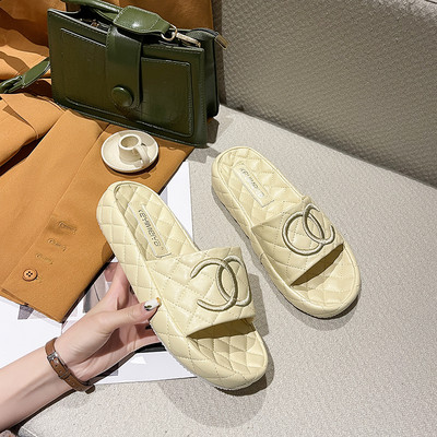 Παντόφλες μοντέρνες γυναικείες  με επίπεδη σόλα και κέντημα