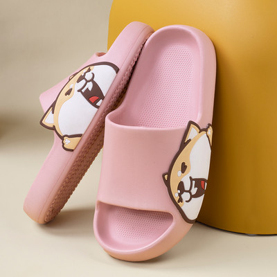 Modernas gumijas čības ar krāsu aplikāciju