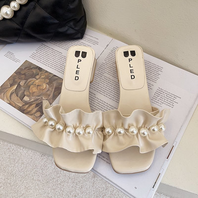 Stilīgas sieviešu čības ar papēžiem ar dekoratīvām pērlēm