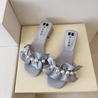 Stilīgas sieviešu čības ar papēžiem ar dekoratīvām pērlēm