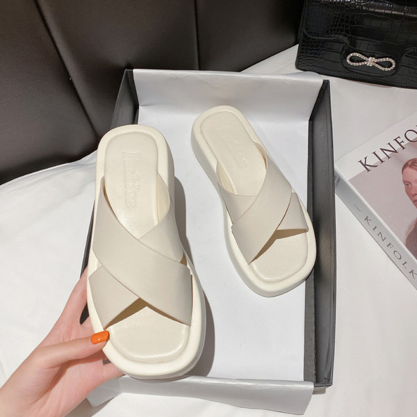 Ikdienas sieviešu čības uz augstas plakanas zoles